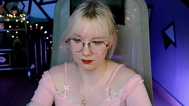 NancyMartinez online show from March 13, 2025, 7:28 pm