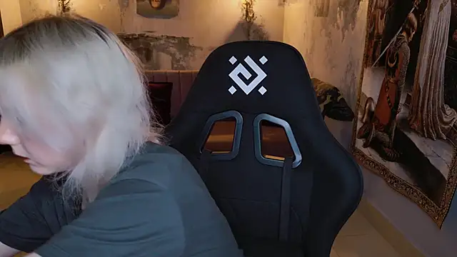 NancyMartinez online show from March 18, 2025, 1:09 pm