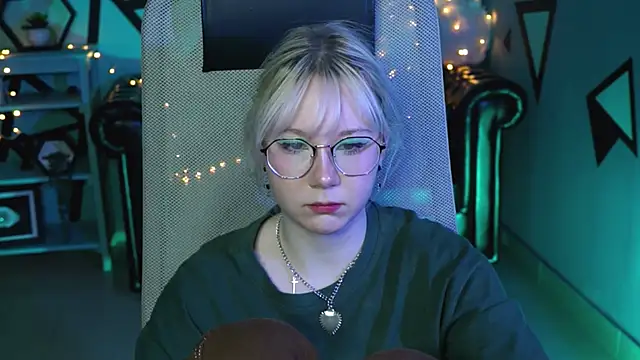 NancyMartinez online show from March 21, 2025, 8:17 am