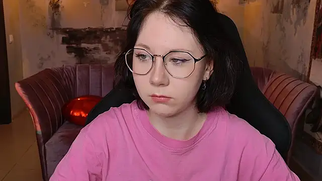 NancyMartinez online show from October 16, 2025, 9:10 am