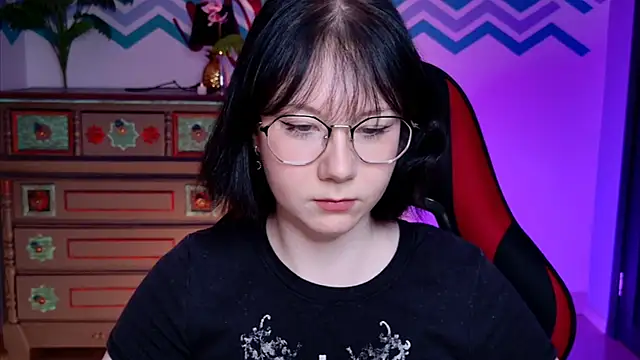 NancyMartinez online show from October 18, 2025, 9:10 am