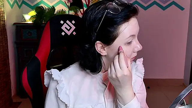 NancyMartinez online show from November 8, 2025, 9:09 am