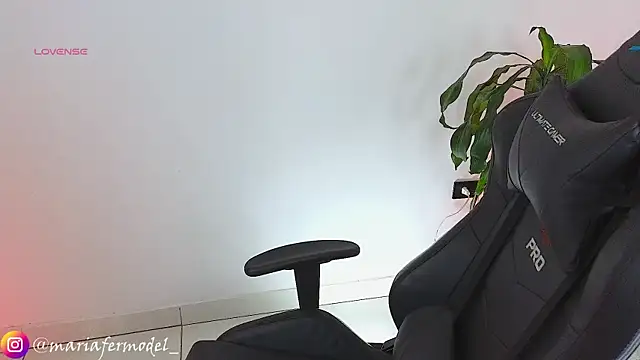 Mariafer05 online show from March 6, 2025, 5:11 pm