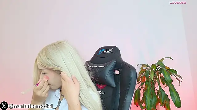 Mariafer05 online show from February 15, 2026, 3:09 pm