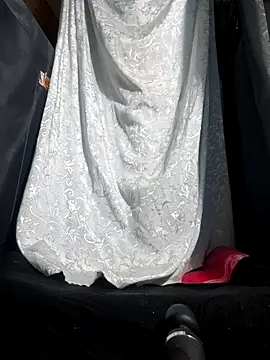 LunaDrago online show from October 13, 2025, 10:04 am