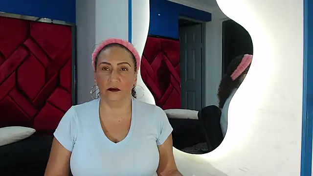 EvaMills1 online show from February 26, 2025, 1:08 pm