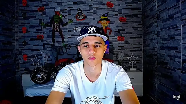 ADAM HOT online show from October 9, 2025, 8:51 pm