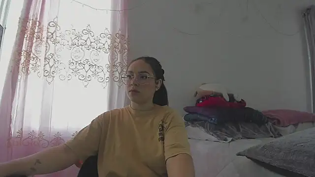 HARLEYNAPIER online show from April 3, 2026, 4:05 pm