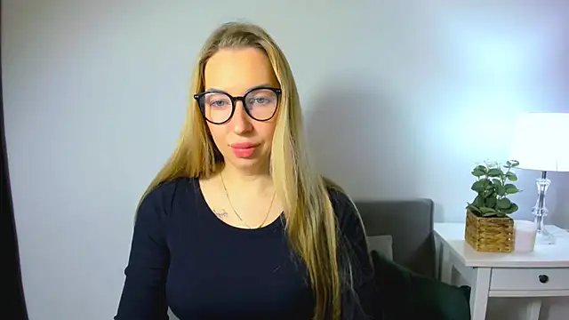 AriaDesire online show from December 3, 2025, 7:38 am