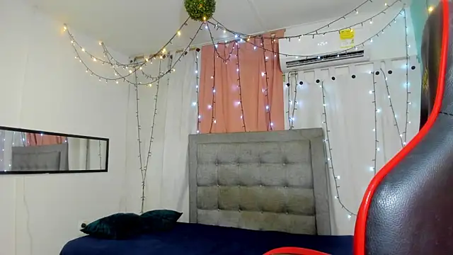 valentina 0  online show from February 10, 2025, 5:14 am