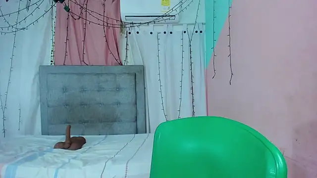 valentina 0  online show from September 23, 2025, 3:42 am