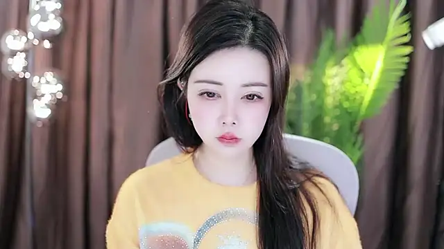 Qiaoqiao  online show from February 1, 2025, 10:15 am