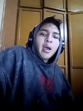 Snapshot of LoganFinds chatting on October 29, 2025, 1:24 pm LoganFinds online show from October 29, 2025, 1:24 pm