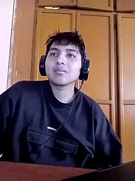 Snapshot of LoganFinds chatting on February 19, 2026, 5:20 pm LoganFinds online show from February 19, 2026, 5:20 pm