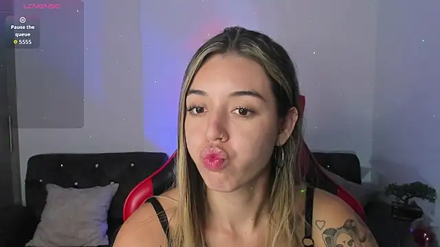 zoee jackson online show from October 13, 2025, 3:39 am