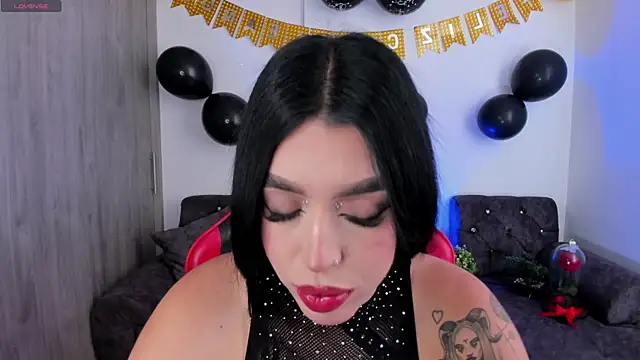 zoee jackson online show from April 19, 2026, 8:22 pm