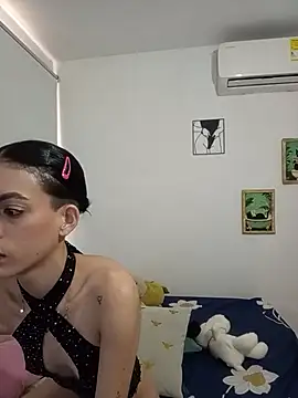 LilitRobins online show from July 6, 2026, 8:44 pm