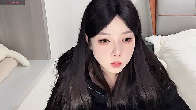 Snapshot of Q-ing chatting on December 3, 2024, 4:14 am Q-ing online show from December 3, 2024, 4:14 am