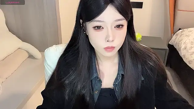 Snapshot of Q-ing chatting on December 13, 2024, 5:10 pm Q-ing online show from December 13, 2024, 5:10 pm