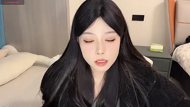 Snapshot of Q-ing chatting on December 24, 2024, 6:17 pm Q-ing online show from December 24, 2024, 6:17 pm