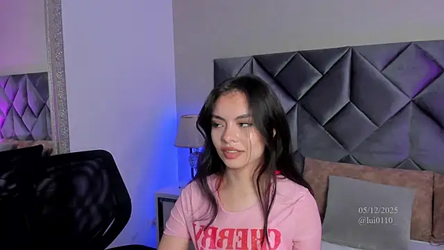 Luisa0110 online show from December 5, 2025, 7:32 pm