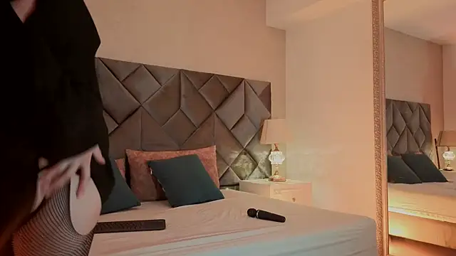 Luisa0110 online show from April 3, 2026, 4:27 pm