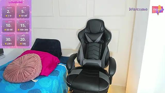 MEGANTARLY09 online show from October 12, 2025, 4:06 pm