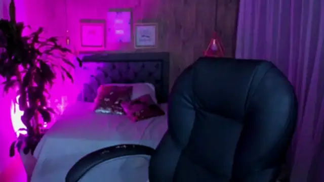 Xisu  online show from December 19, 2024, 4:13 am