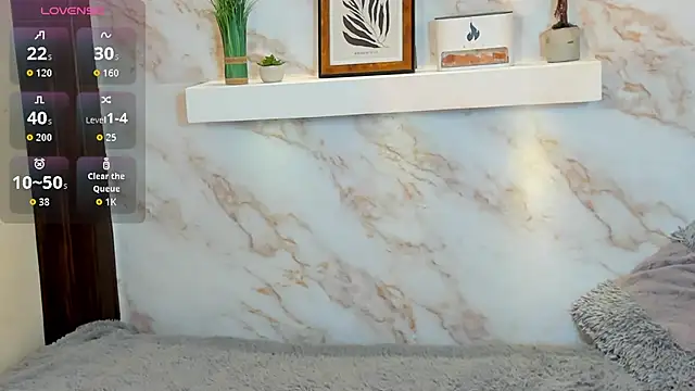 AmyBarton02 online show from November 6, 2025, 5:36 pm