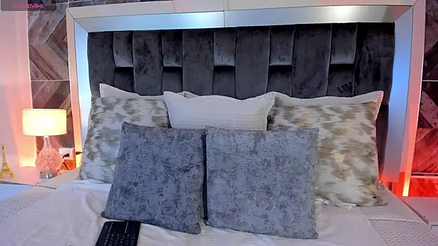 TaniaSmith1 online show from February 19, 2025, 7:38 pm