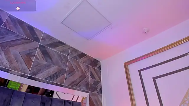 TaniaSmith1 online show from November 11, 2025, 11:27 pm