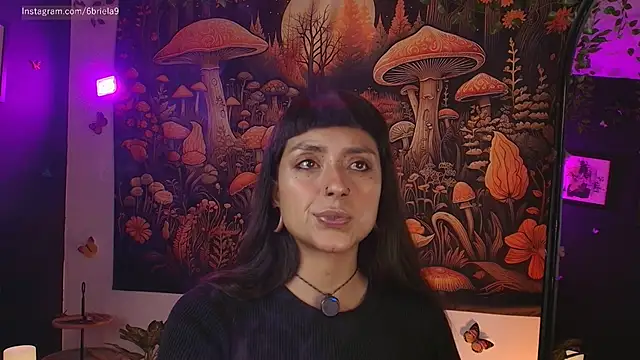 6Briela9  online show from April 15, 2026, 5:47 am