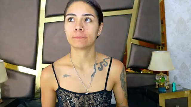 NicoleEsposito online show from October 15, 2025, 12:38 pm