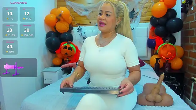 Dulcex69 online show from October 17, 2025, 1:35 pm