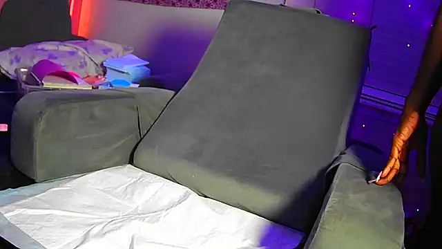 Tatithegoddess online show from November 19, 2025, 3:06 am