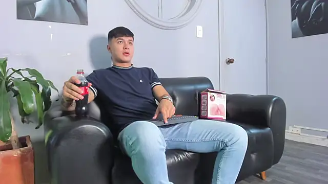 Cristopher strong online show from March 13, 2025, 12:46 pm