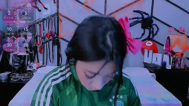 AlanaLuck online show from October 25, 2025, 7:30 pm