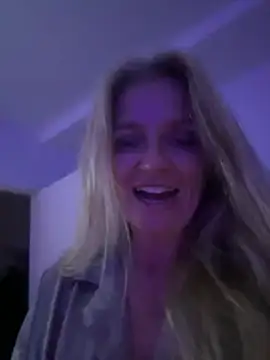 Snapshot of AlisonXCristal chatting on July 30, 2026, 9:47 pm AlisonXCristal online show from July 30, 2026, 9:47 pm