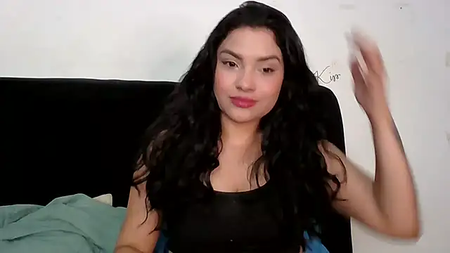 lolaa staars online show from October 8, 2025, 8:34 am