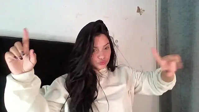 lolaa staars online show from November 22, 2025, 7:51 am