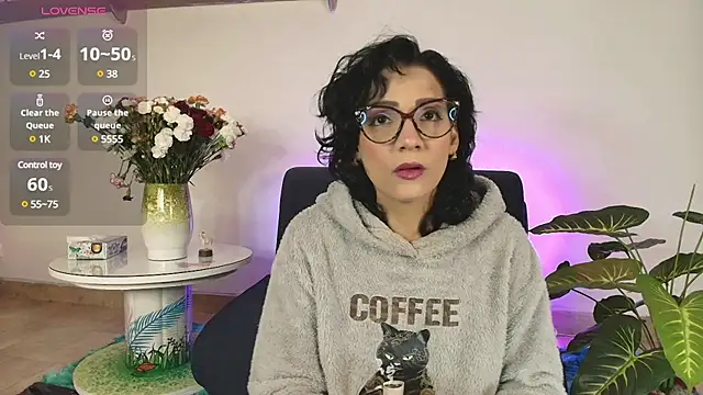 Elliee  online show from February 13, 2025, 12:43 pm