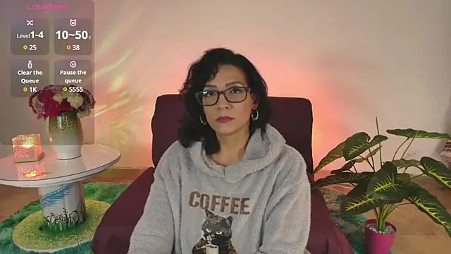 Elliee  online show from March 3, 2025, 7:17 pm