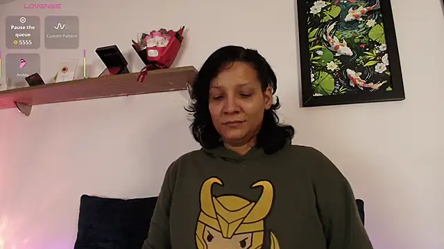 Snapshot of Elliee_ chatting on May 9, 2026, 2:44 pm Elliee online show from May 9, 2026, 2:44 pm