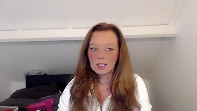 roxanna24 online show from March 12, 2026, 7:20 pm