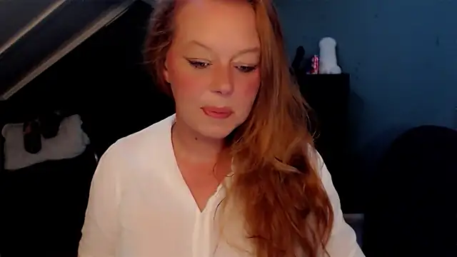 Snapshot of roxanna24 chatting on June 1, 2026, 7:48 pm roxanna24 online show from June 1, 2026, 7:48 pm