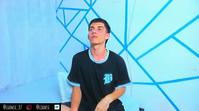 Snapshot of liam_scott77 chatting on October 6, 2025, 9:56 pm liam scott77 online show from October 6, 2025, 9:56 pm