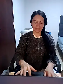 renata hot1 online show from February 18, 2025, 6:04 am