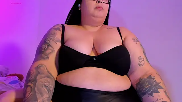 Apriilpeach  online show from December 17, 2025, 5:41 pm