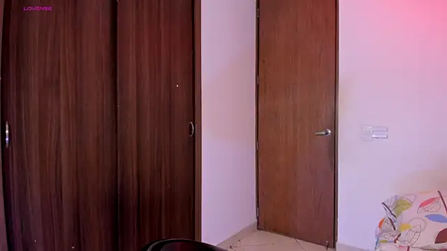 Apriilpeach  online show from February 14, 2026, 5:10 pm