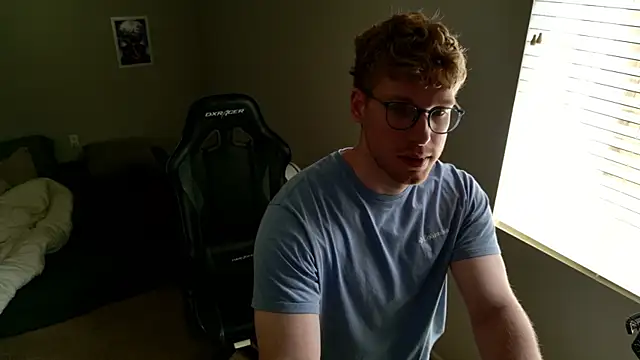 Snapshot of BlueEyedTallGuy94 chatting on July 6, 2026, 9:39 pm BlueEyedTallGuy94 online show from July 6, 2026, 9:39 pm